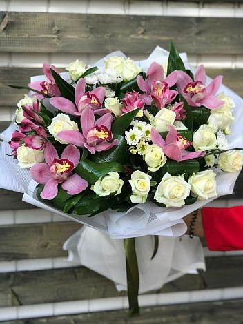 Букет цветов из: Розы и Хризантемы в Вад