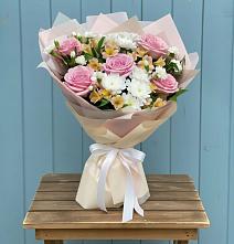 Букет цветов из:  Гвоздики, Орхидеи и Розы в Вад