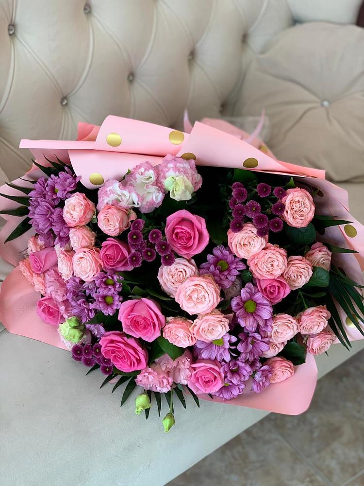 Букет цветов из: Хризантемы, Розы и Лизиантусы в Вад