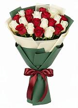 Букет Микс из красных и белых роз в Вад