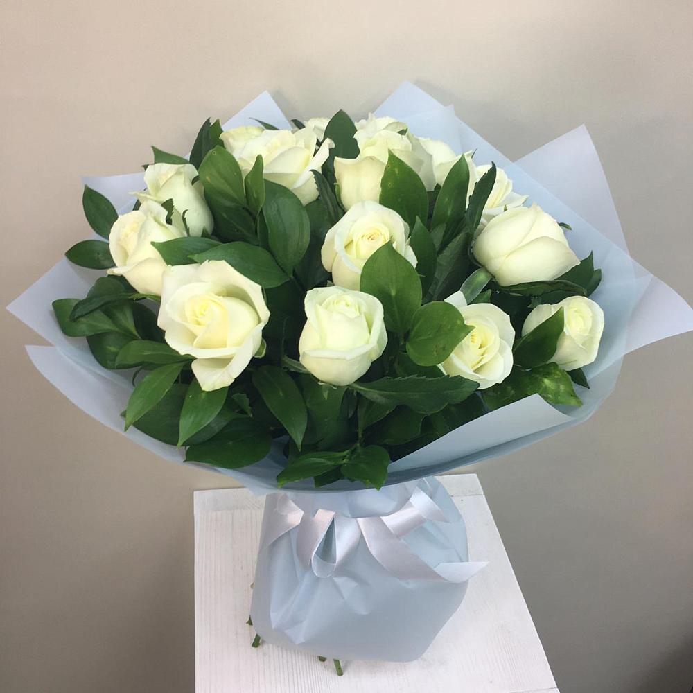 Букет 15 Белых роз Проуд в Вад