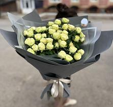 Букет Белые кустовые розы Солинеро в Вад