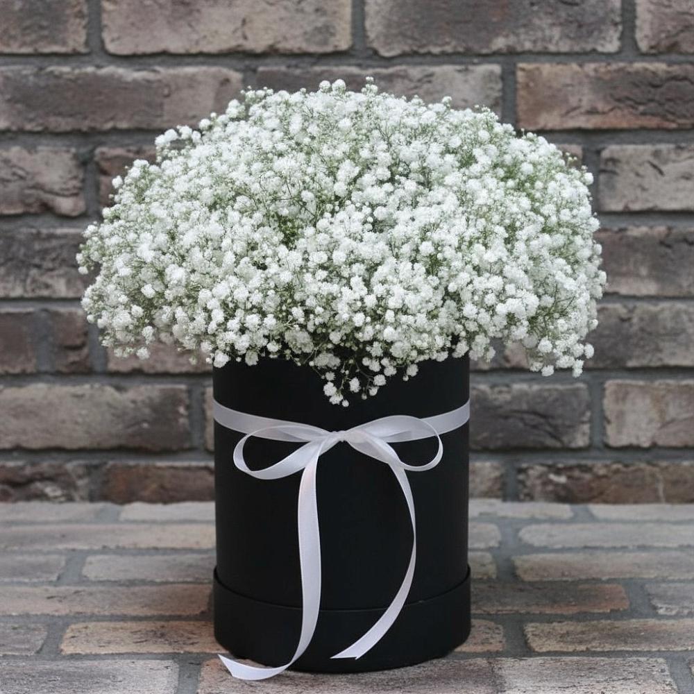 Цветочная композиция из Гипсофила в шляпной коробке в Вад