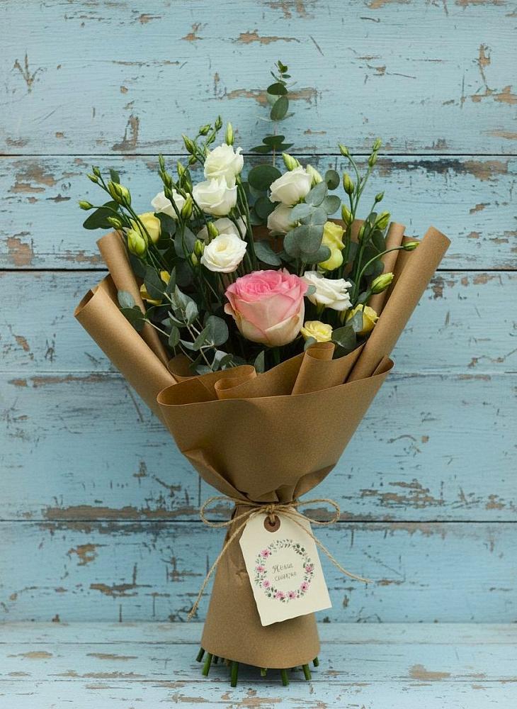 Букет цветов из: Розы и Лизиантусы в Вад