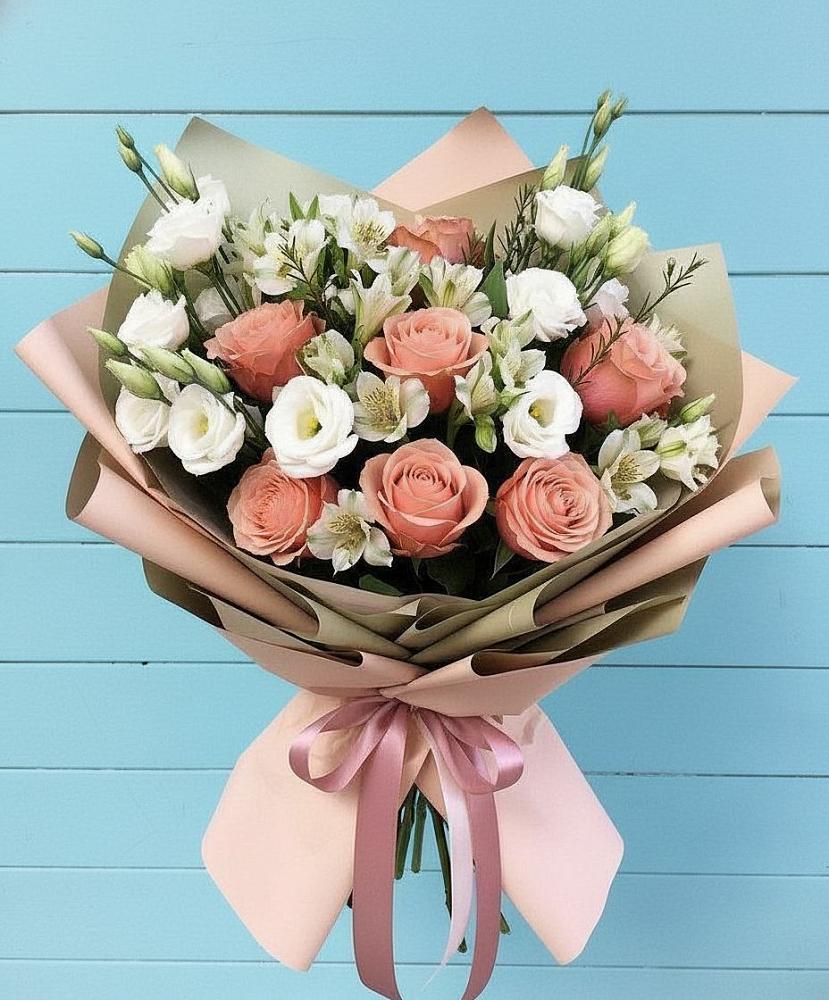 Букет цветов из: Розы, Альстромерии и Лизиантусы в Вад