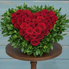 Цветочная композиция из Розы в виде сердца в Вад