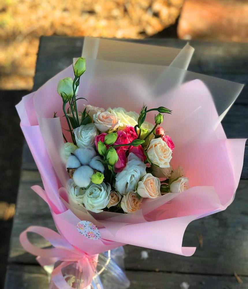 Букет цветов из: Розы и Лизиантусы в Вад