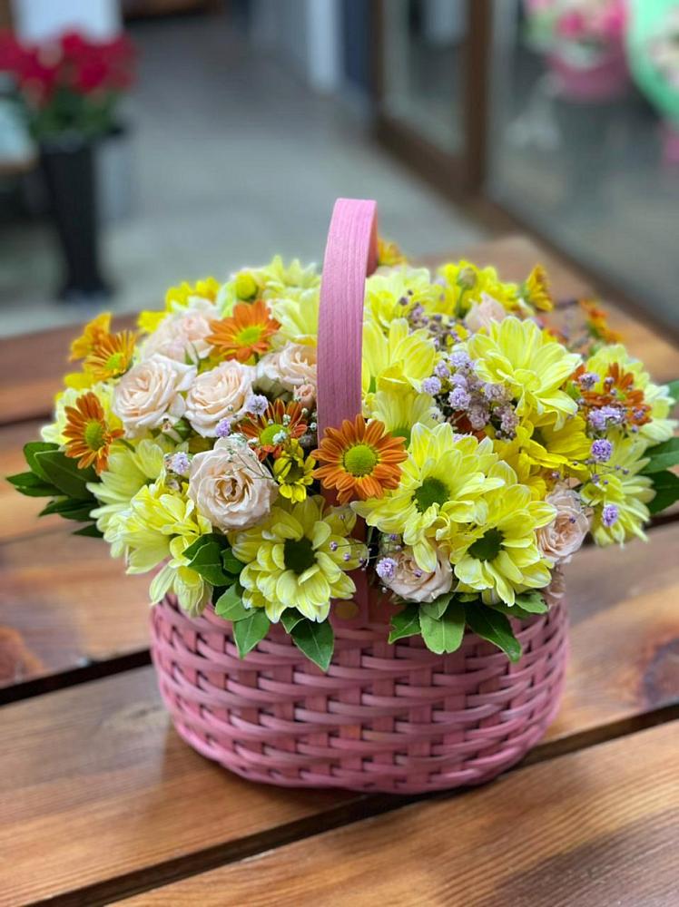 Цветочная композиция из Хризантемы и Розы в корзине в Вад