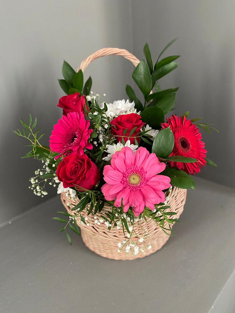 Цветочная композиция из Розы, Хризантемы и Герберы в корзине в Вад