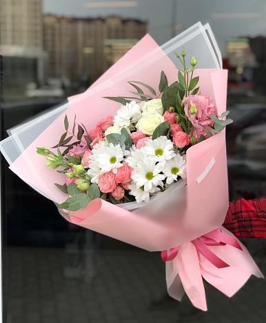 Букет цветов из: Розы, Лизиантусы и Хризантемы в Вад