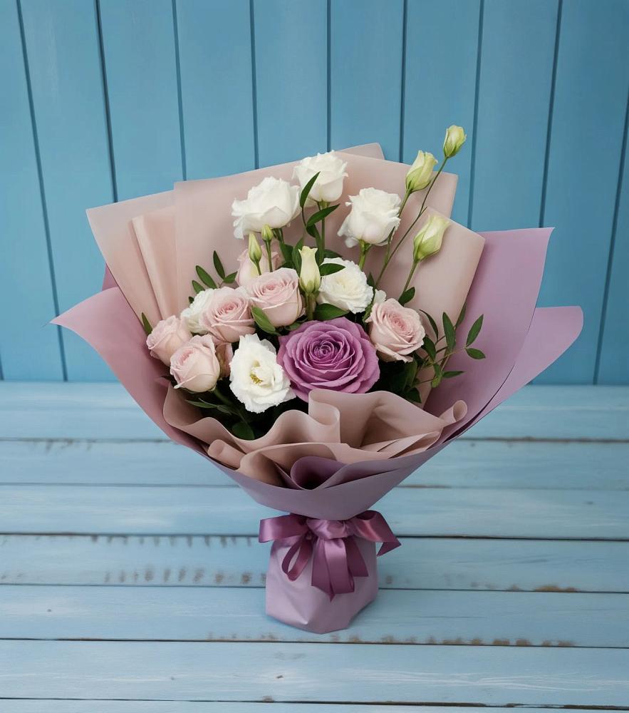 Букет цветов из: Розы и Лизиантусы в Вад